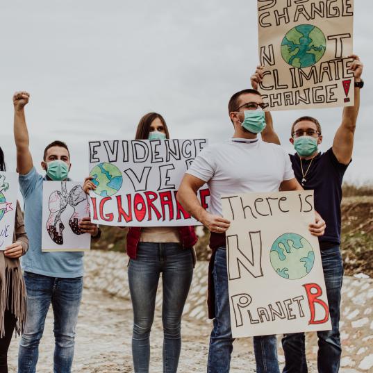 ecologismo-protesta-cambio-climatico-filosofia-verde