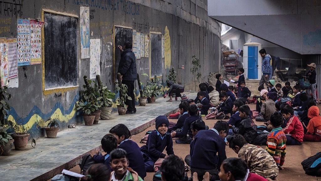dehli_school_under_bridge-rfi
