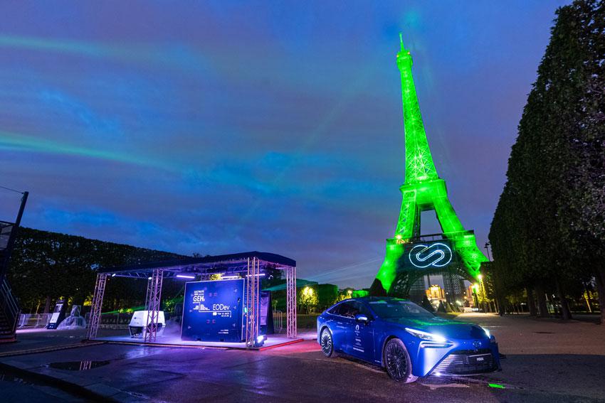 Torre-Eiffel-Toyota-2