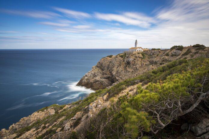 faro-mediterraneo-PIXABAY-696x464